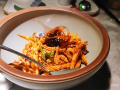 敲糖棒棒鸡-辛香汇·现炒川菜(淮海路百盛店)