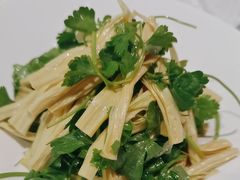 芹菜苗拌腐竹-旺顺阁鱼头泡饼(小红门店)