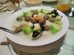 胜瓜杂菌煮鲮鱼丸-荣粤酒家·融合粤菜