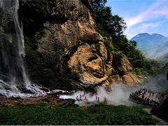 -燕子河大峡谷天坑仙境