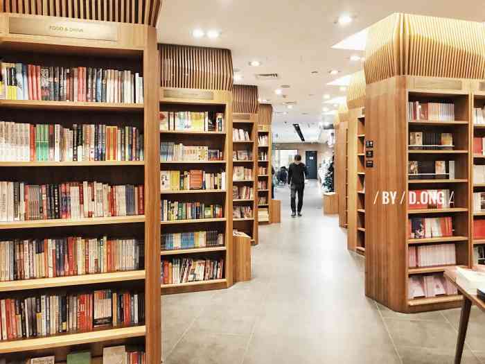 pageone(三里屯店)-"小径分叉的花园昨天赶时间没有看完,今天.