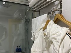 -汉庭优佳(上海娄山关路地铁站店)