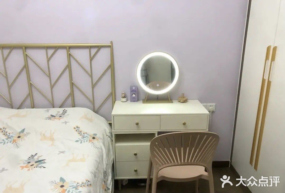 这样常见的两室户型还带阳台花园,真的很不错,准备入住了