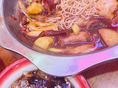 -爆炸头阿姨小四川正宗川味小吃(无任何分店)