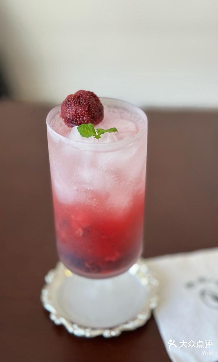 夏日秘制杨梅荔枝气泡水