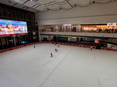 -冰纷万象滑冰场(赣州华润万象城店)