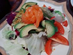 三文鱼牛油果蔬菜沙拉-花间令音乐餐厅(奉天巷店)