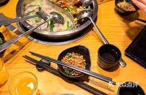 Signature Yangtze Frog Hot Pot