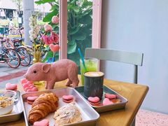 杏仁可颂-WHEN PIGS FLY当猪飞