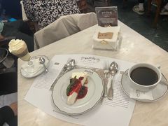 -Majestic Café