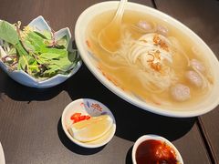 -大头虾越式风味餐厅(光明广场店)