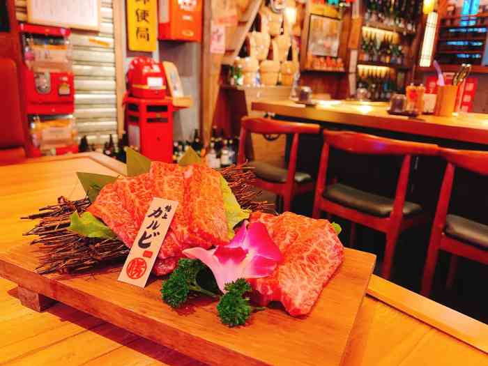 板前十胜·和牛烧肉专门店-"一进门就被满橱窗的达摩萌住了!