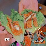 一口就炸裂了口腔。无敌好吃了！海鲜葱饼：虽然我不爱吃葱