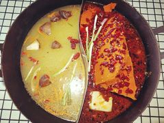 鸳鸯锅-董眼镜火锅(洪崖洞总店)