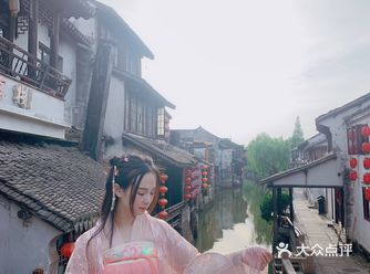 如果你要去古镇玩，一定要给自己准备一套汉服