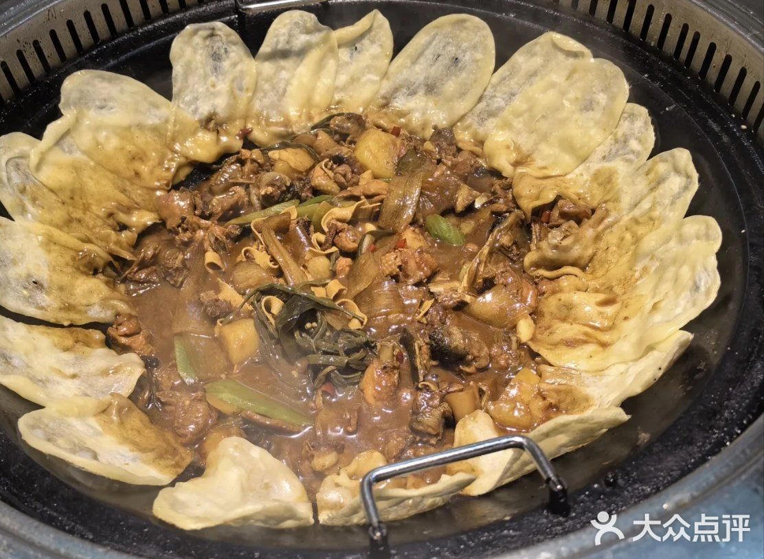 🍲【铁锅年代地锅鸡，味蕾的新宠儿】🍲

