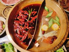 红白鸳鸯-小龙坎老火锅(滨江店)