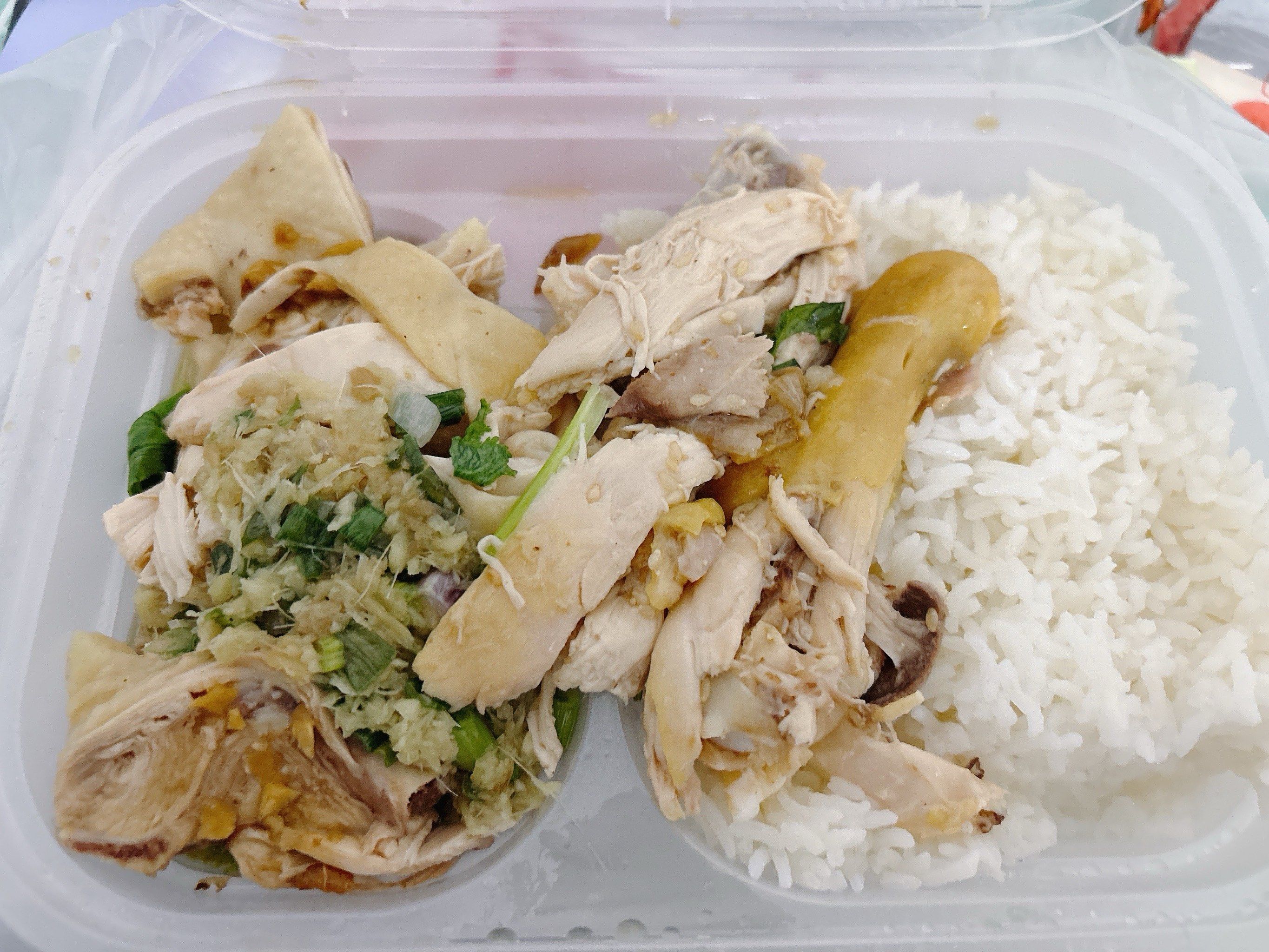 —烧腊饭,最好吃的肯定就是手撕鸡和猪脚饭了