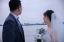 -雪中彩影婚纱摄影·微光艺术中心