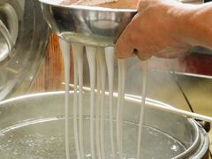 -余香七手工酸辣粉(荣勋花园店)