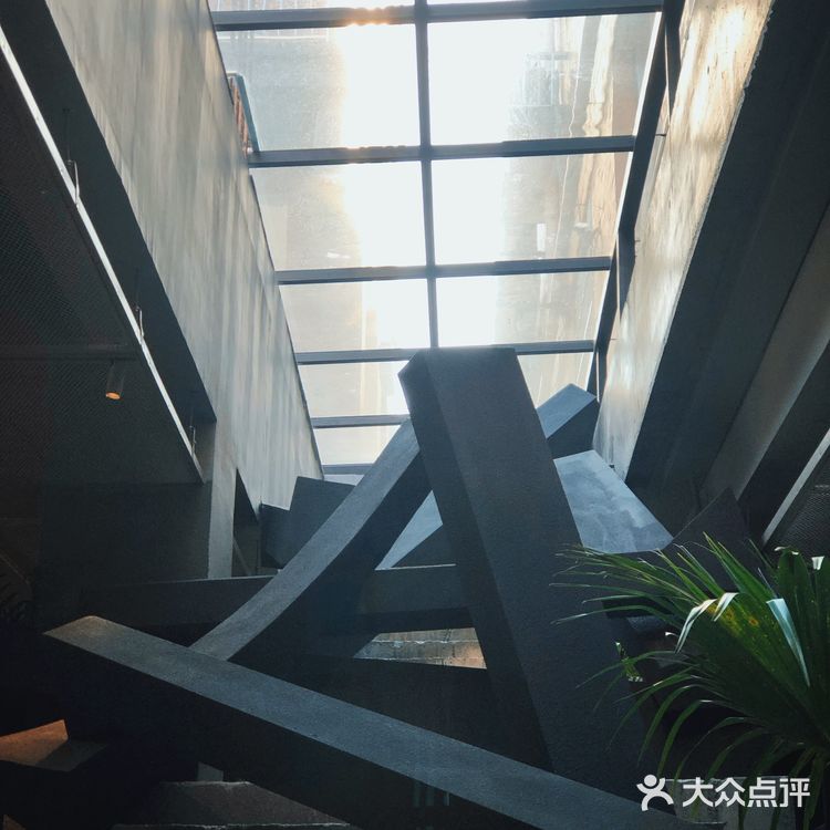 麓山南路343号矿山研究院前面一丢丢门店环境