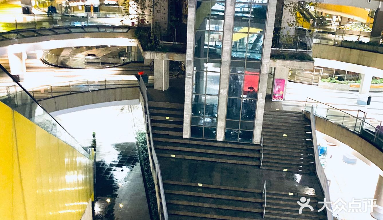 联发乾景广场拍照