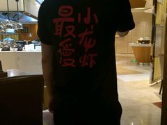 穿制服的服务员-杭州钱江新城万怡酒店-西餐厅