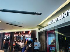 等位区-麦当劳(国际大厦店)