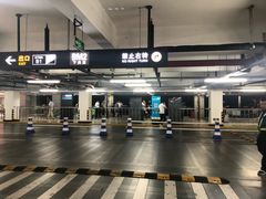 -虹桥火车站-停车场