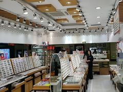 -美式眼镜·授权蔡司.依视路.尼康.豪雅.明月(人民广场店)