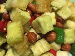 鱼味道微甜，咸味适中吃了辣味重的菜品这时就会觉得味很清口啦。忍不住再夹一块。-堂聚德(三圣宫美食文化街店)