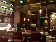 大堂-恰餐厅及酒吧 CHAR Bar & Grill (北京丽都皇冠假日店)