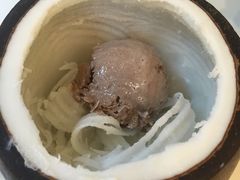 -志龙皇冠吃货椰子铺