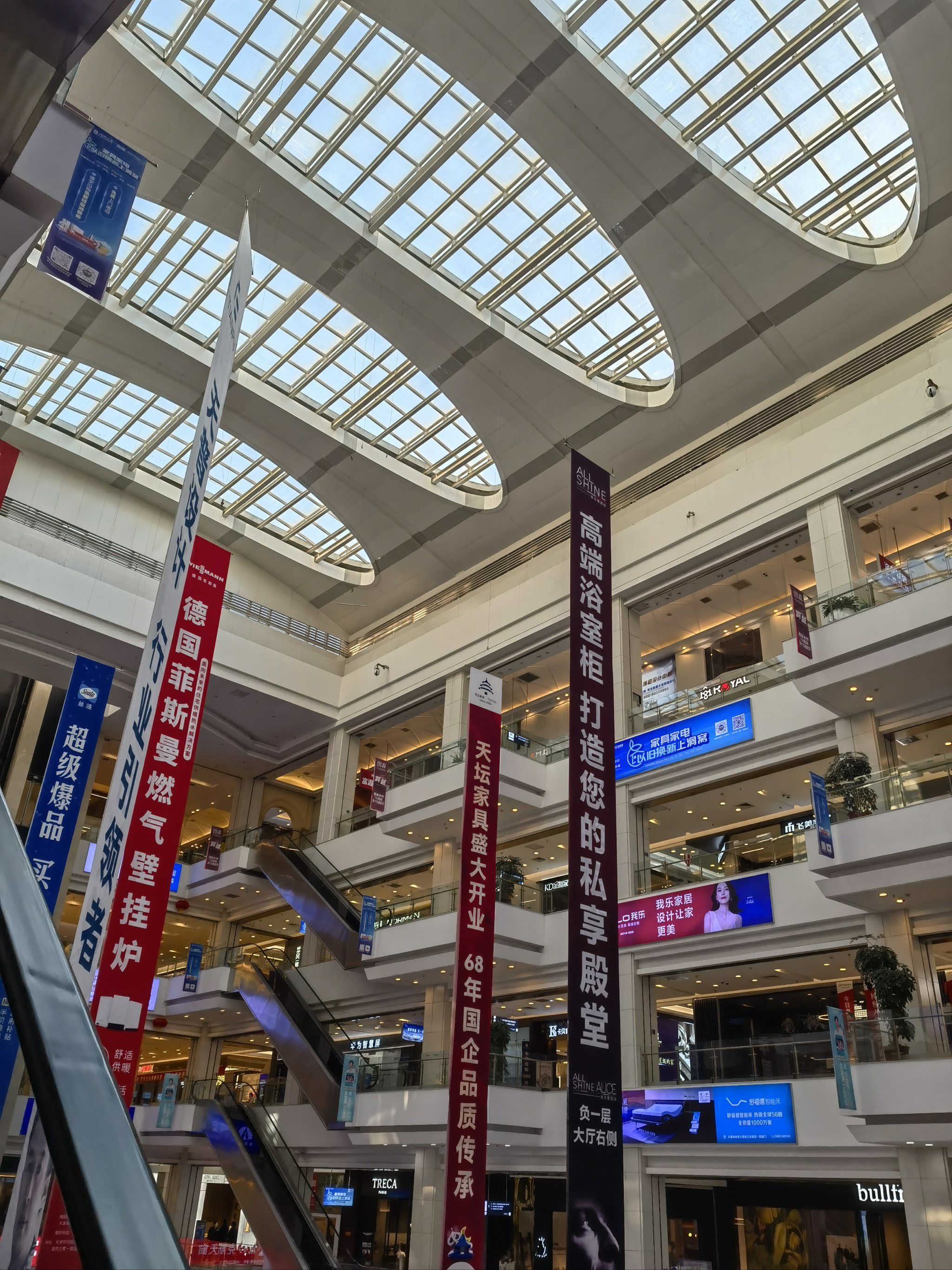 在二楼,沙发质量挺好