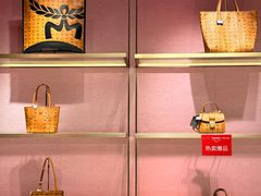 -百年港湾奥特莱斯(香炉礁店)