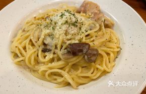 Chicken with Porcini Mushroom Sauce and Creamy Pasta