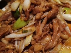 葱爆羊肉-渝信川菜 · 川味家常菜(长安店)