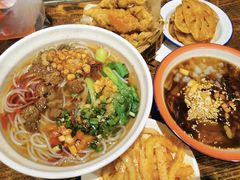 -爆炸头阿姨小四川正宗川味小吃(无任何分店)