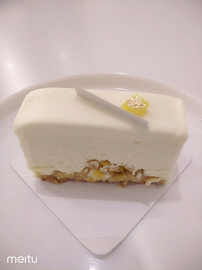 一个人的生日,一个人的蛋糕,味道还是很好吃的