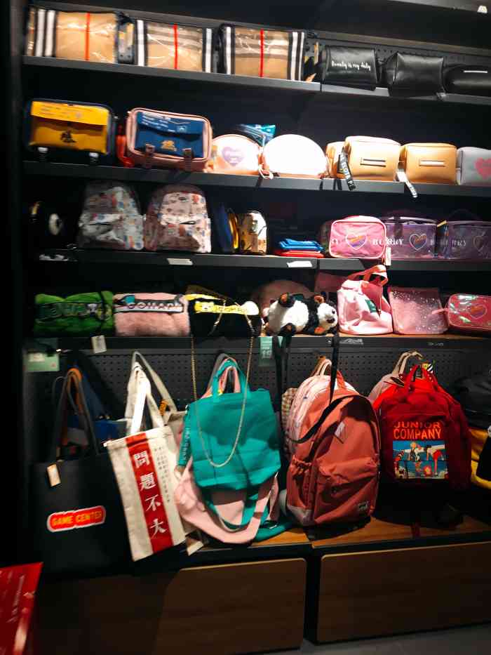 酷乐潮玩(芝罘万达店)-"酷乐潮玩,在庄里经常逛的一家店铺!在万.