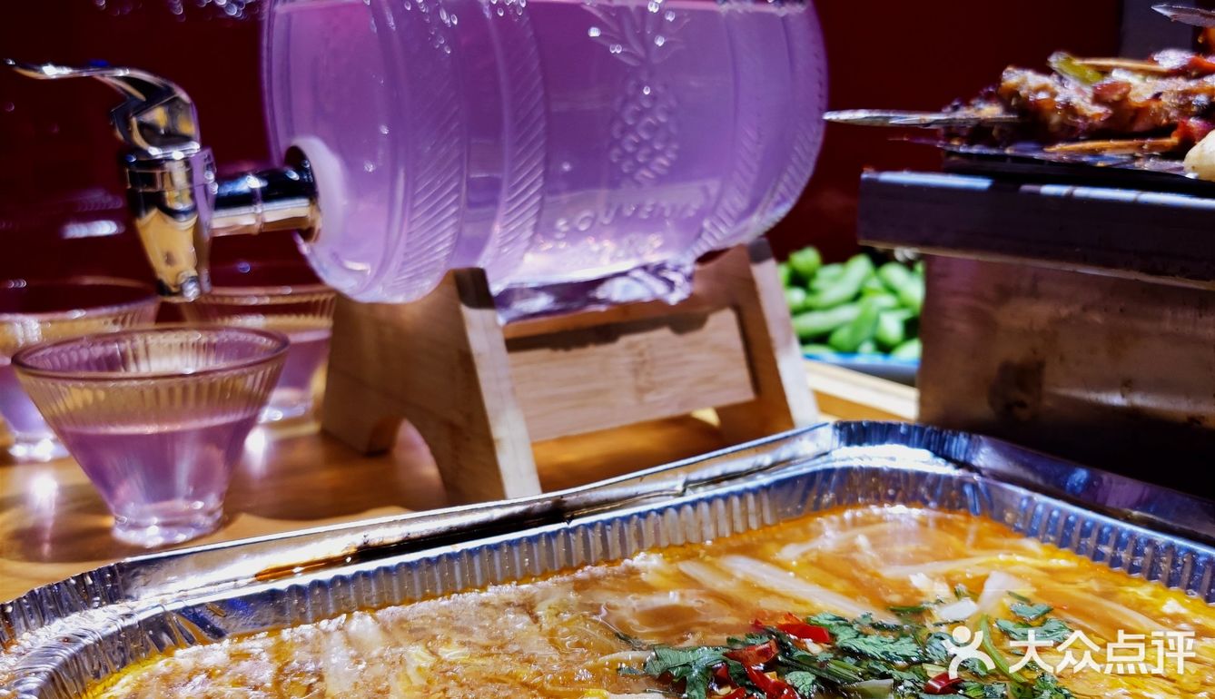 在古朴的小酒馆里，享受超级正宗的烧烤😋