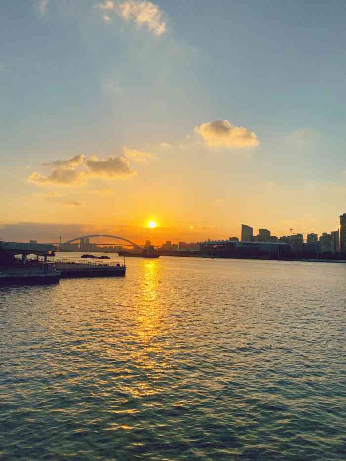 白莲泾公园-"7815环境沿着黄浦江的世博区域开了很多公.