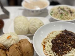 -李与白包子铺(桐梓林店)