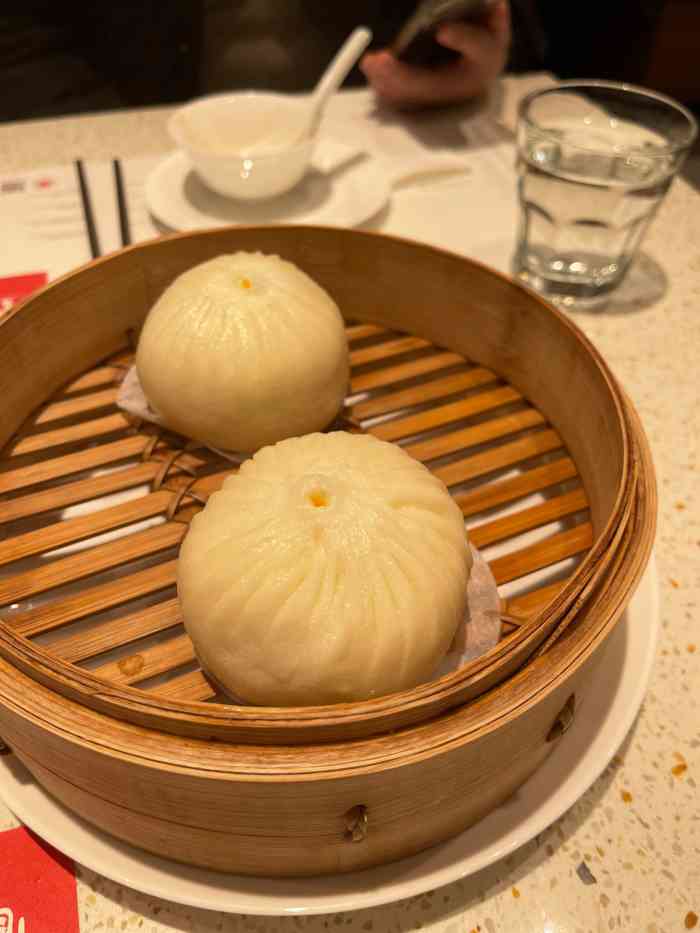 鼎泰丰(恒隆店)-"大学同学来无锡玩,怕她吃不惯无锡小笼的甜.