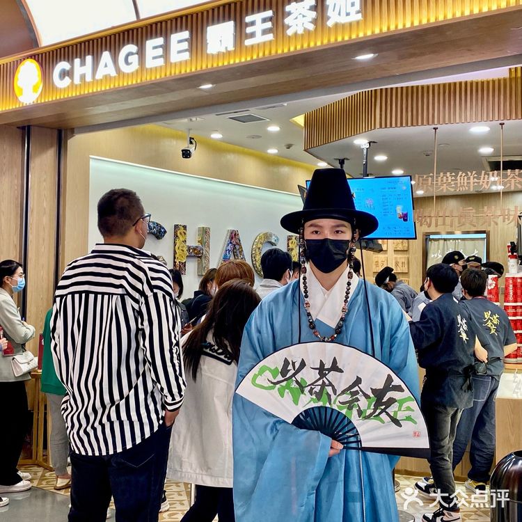 郑州探店|东南亚排队王霸王茶姬来郑州啦!