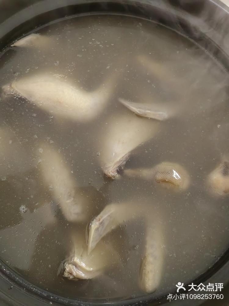 土茯苓煲鸽,秋冬进补佳品,乳鸽煲-大众点评