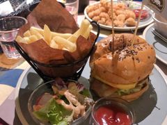 牛肉蘑菇起司汉堡-遇见西木美式餐厅(体育路店)