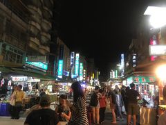 -六合夜市