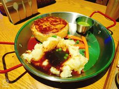 黑啤牛肉派配土豆泥-味德西餐音乐酒吧 Wade's Bar&Grill