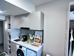 -东方体育中心(地铁站)